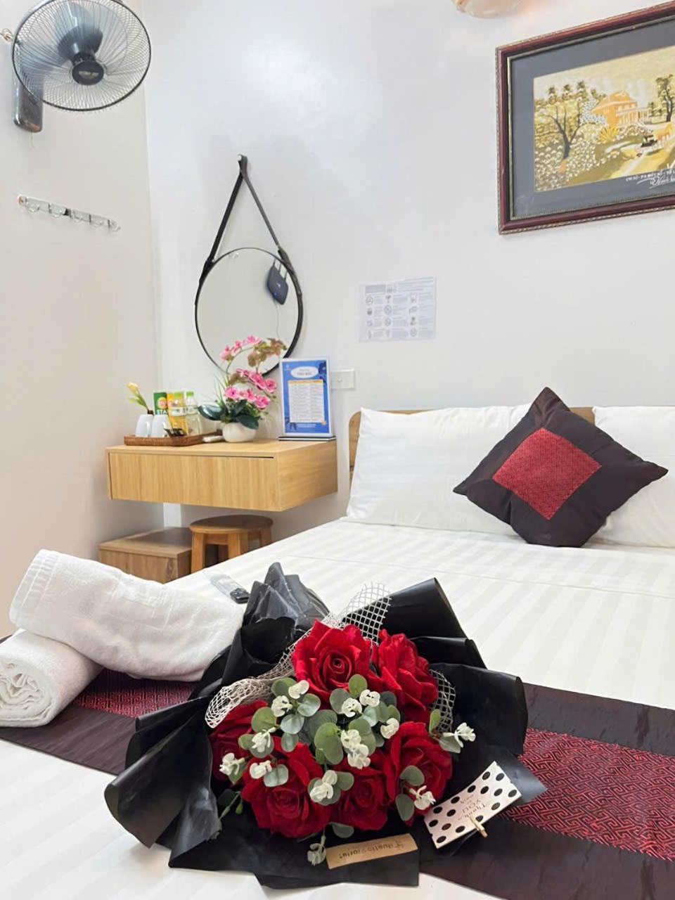 Fortuna Homestay Hanoi Buitenkant foto