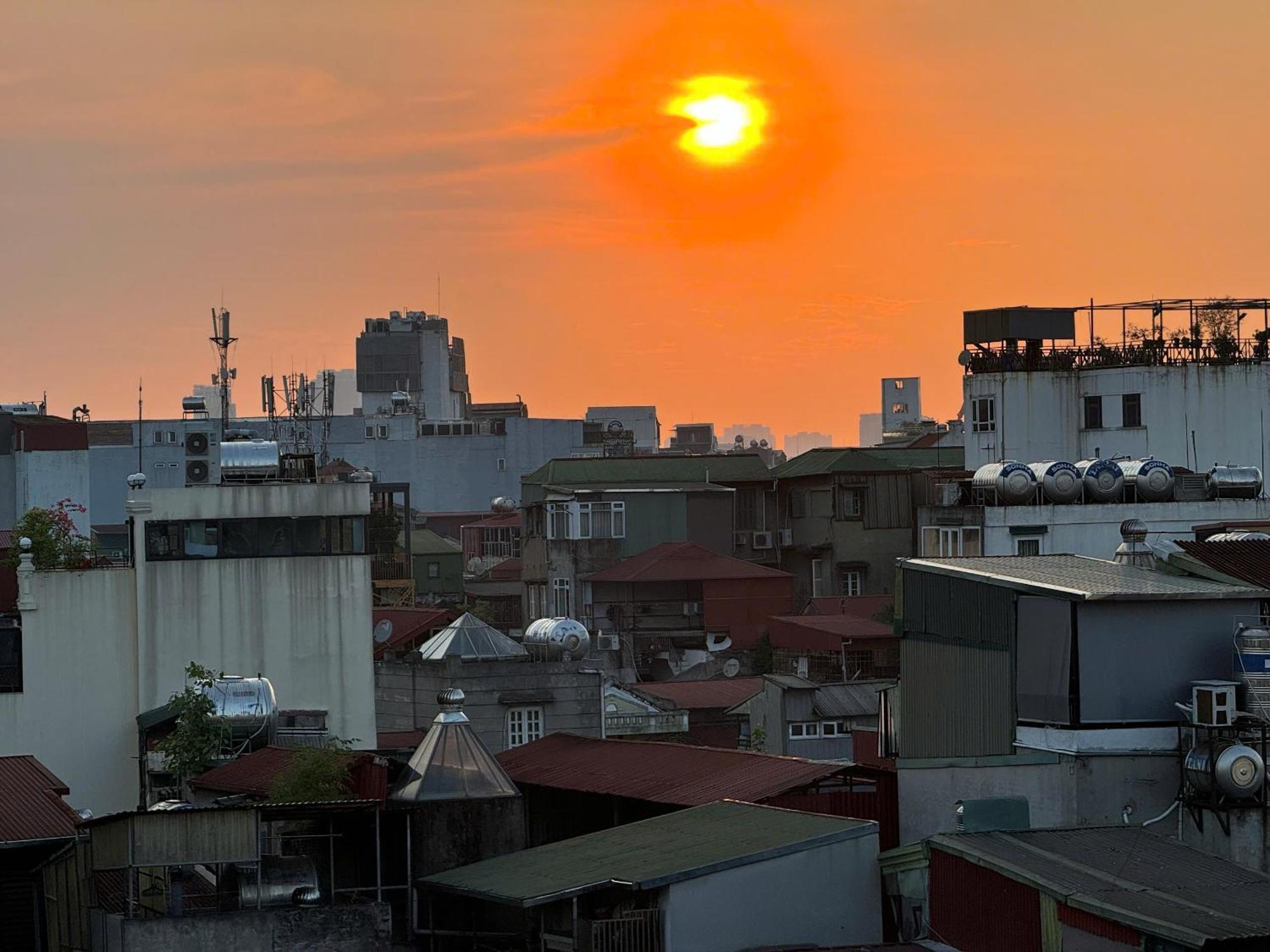 Fortuna Homestay Hanoi Buitenkant foto