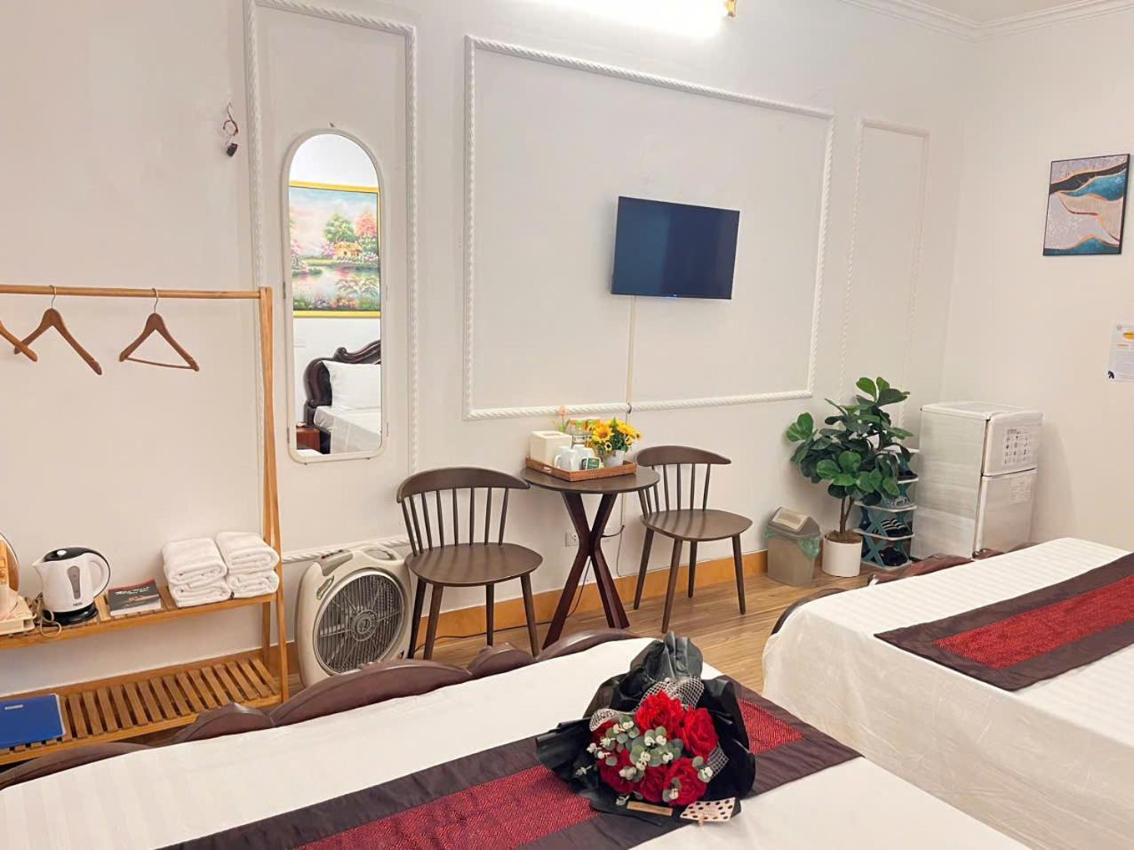 Fortuna Homestay Hanoi Buitenkant foto